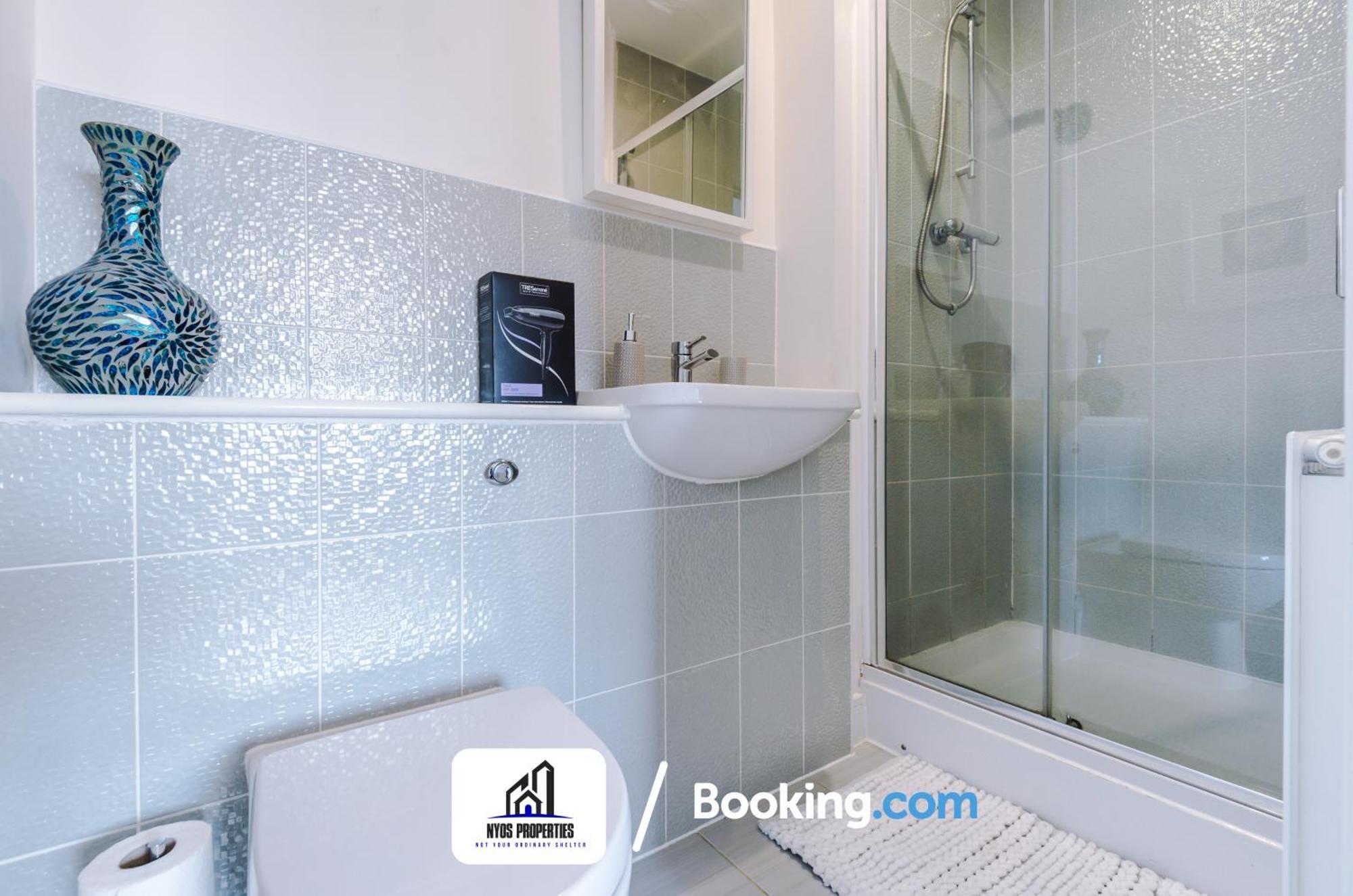 3 Bedroom House By Nyos Properties Short Lets & Serviced Accommodation Manchester With Parking Екстериор снимка